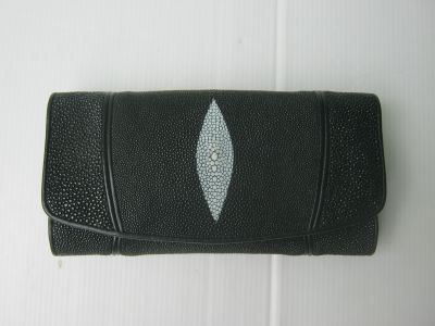 กระเป๋าสตางค์ เงิน หนังปลากระเบนแท้ สำหรับผู้หญิง (Wallet Purse) ขนาด 19 x 10 ซม. CW963