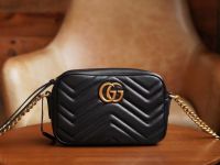 Gucci กระเป๋า GG MARMONT MATELASSÉ MINI BAG Shoulder Bags
