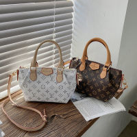 à➩➢LV กระเป๋าเป้สะพายข้างนาโน,กระเป๋าถือทรงหลวมสำหรับผู้หญิงและเด็กผู้หญิงกระเป๋าแฟชั่นเกาหลีพิมพ์ลายตัวอักษรกระเป๋าสะพายข้างกระเป๋า LV กระเป๋าเครื่องสำอางใส่ศัพท์มือถือกระเป๋ากระบอก