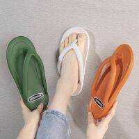 รองเท้าพื้นนิ่ม รองเท้าแตะกันลื่น รองเท้าแตะผู้หญิง รองเท้ารัดส้นผู้หญิง Slipper Womens Summer 2022 ใหม่สุทธิสีแดง ins เย็นลากเย็นตัวละครเกาหลีก้นหนาของตัวละครมนุษย์ลากคู่กลางแจ้งสวมรองเท้าแตะทรายผู้ชาย