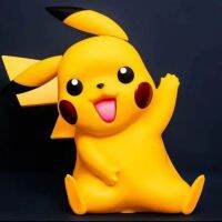 2023 สัตว์เลี้ยงเอลฟ์ 1:1 รูปมือขนาดใหญ่ Pikachu มังกรไฟขนาดเล็กสามารถไปถึงเป็ดเครื่องประดับเต่า Jenny รุ่นโปเกมอน