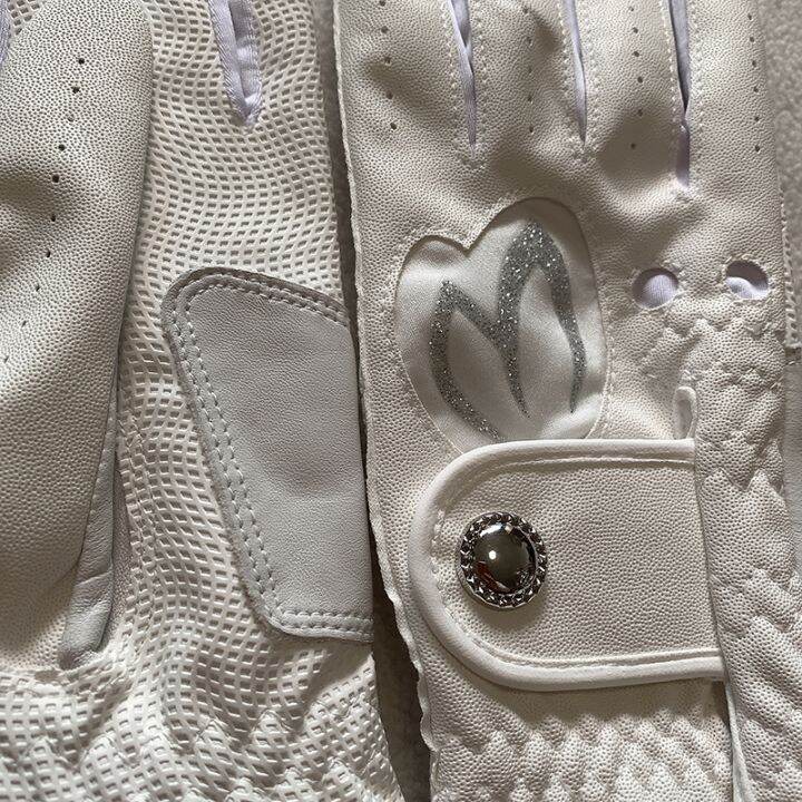 golf-gloves-women-lady-both-hands