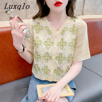 Luxqlo เสื้อตัวสั้นคอวีสำหรับผู้หญิงเสื้อเบลาส์แขนสั้นลายดอกไม้กลวงลำลองทรงหลวมแนวเกาหลี2023ฤดูร้อน