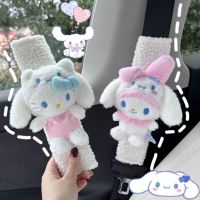 Sanrio Cinnamoroll อุปกรณ์ป้องกันเข็มขัดนิรภัยรถลายคิตตี้ Kuromi ภายในรถแผ่นรองไหล่สไตล์การ์ตูนของตกแต่งรถยนต์น่ารัก