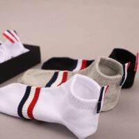 Thom Browne TB ถุงเท้ากีฬา TB เทรนด์ผู้ชายแบบสบายๆ Han เอดิชั่นผ้าฝ้ายลายทางแฟชั่นดูดซับระบายอากาศได้กันกลิ่น