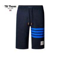 Thom Browne ของแท้มี4โลโก้ยอดนิยม TB Thonn กางเกงขาสั้นสำหรับผู้ชายสไตล์ยุโรปรอยัลบลูกางเกงผ้าฝ้ายฤดูร้อนนำเข้าจากห้านาทีอเมริกัน