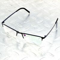 สี่เหลี่ยมผืนผ้าครึ่งขอบ Titanium Alloy Simple Business สไตล์ผู้ชายสีดำกรอบแว่นตากรอบแว่นตา Eyeframe Eyewear