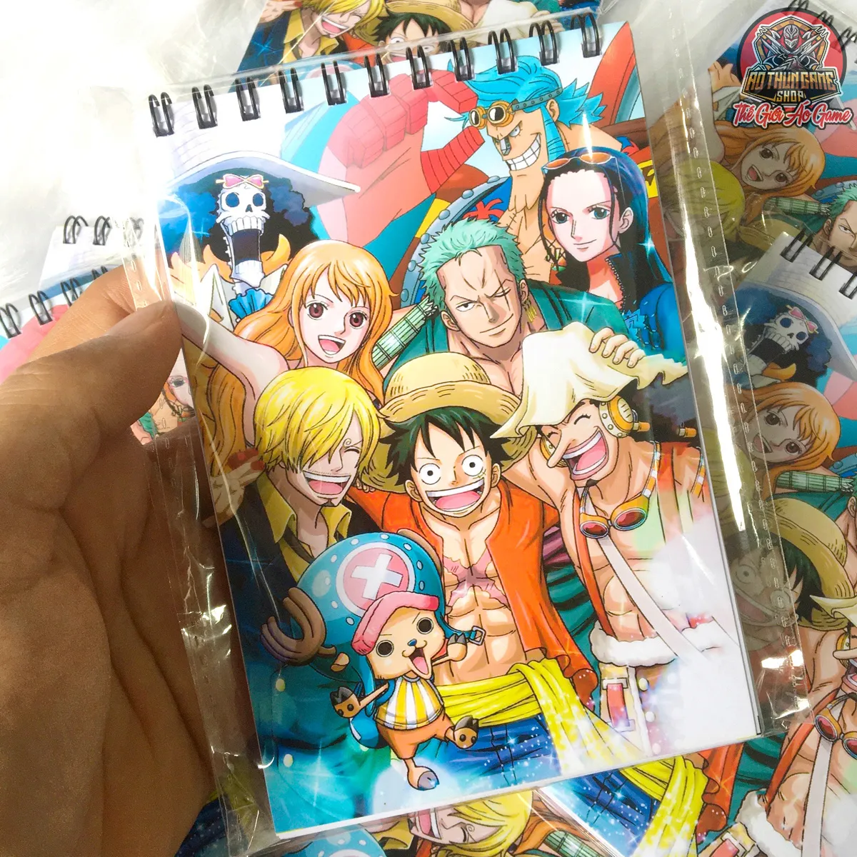 Sổ tay One Piece Nhóm Luffy với bìa thiết kế độc đáo và giấy in chất lượng cao sẽ là vật dụng không thể thiếu cho các fan của series này. Hãy cùng ghi chép những moment đáng nhớ trong cuộc hành trình của Luffy và bọn họ!