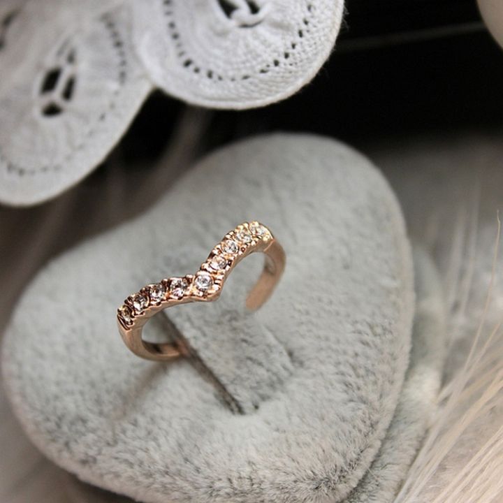 แหวนคู่รักสีทองรูปตัววีสำหรับผู้หญิง-แหวนเพชรสีทอง2022ใหม่