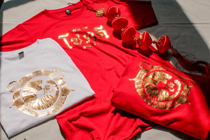 เสื้อตรุษจีนปีกระตาย-2023-เสื้อยืดสีแดง-เสื้อตรุษจีน-เสื้อยืดแขนสั้น-ใส่ได้ทั้งผู้หญิงผู้ชาย-เสื้อยืดปีใหม่เสื้อตรุษจีน