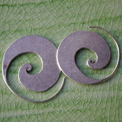 Coil earrings pure silver Thai Karen hill tribe สวยงามไทยตำหูเงินกระเหรี่ยงทำจากมือชาวเขางานฝีมือสวยของฝากที่มีคุณค่าของฝากถูกใจ มีคุณค่า