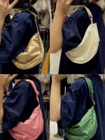 Uniqlo Uniqlo mens and womens same style dumpling bag messenger bag underarm bag shoulder bag light adjustable bag Y457244