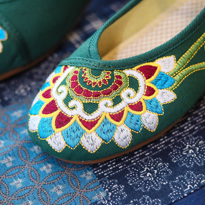 veowalk-handmade-women-chinese-old-peking-shoes-buddhism-totem-embroidered-ballet-flats-ladies-casual-cotton-fabric-dance-shoes