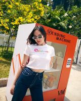 Vending Machine Calabasas crop top เสื้อครอปสกรีนลาย (white / ขาว)