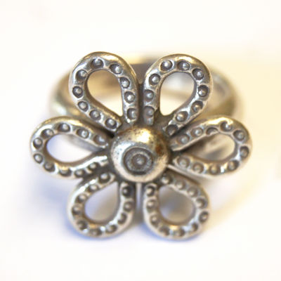Really beautiful use with beauty as a valuable souvenir. ring flower uneven pattern pure silver Thai Karen hill tribe silver hand made Size 8.5 and 9.5