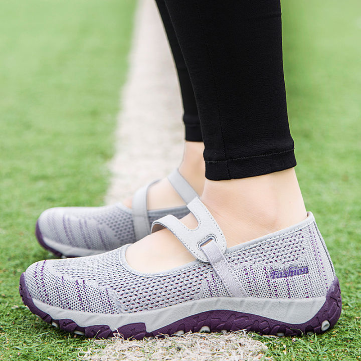 รองเท้าผู้สูงอายุเพื่อสุขภาพสำหรับผู้หญิงรองเท้าไม่มีส้นแบนถักแสงแม่รองเท้ารองเท้านุ่มเตะ