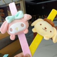 ANLUXIN ตบตบตบ ของเล่นเด็กเล่น ของขวัญสำหรับเด็ก ไม้บรรทัดข้อมือมือ Cinnamoroll คุโรมิ มายเมโลดี้ ฟิกเกอร์อนิเมะ ของเล่นคริสมาสต์ มือตบวงกลม วงกลมมือตบเบาๆ เขย่าสายรัดข้อมือ สายรัดข้อมือกำมะหยี่