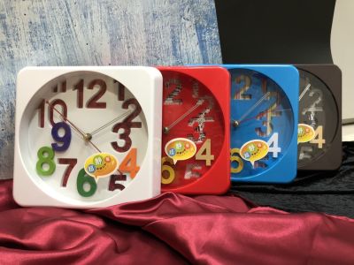 นาฬิกาแขวนติดฝาผนังรูปสี่เหลี่ยม นาฬิกา แขวนผนัง ดีไซน์น่ารัก สีสันสดใส น่ารักมาก ตัวอักษรใหญ่ นาฬิกา รุ่น YD2099 นาฬิกาแขวน