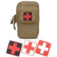 HOT ERYUUZMKLIO 115 1PC 3D PVC ยาง Red Cross Flag Of Switzerland Swiss Cross Patch Medic Paramedic ยุทธวิธี Army Badge