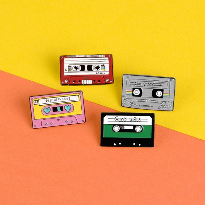 เข็มกลัดติดเสื้อ-กระเป๋า-ลาย-cassette-tape-90s