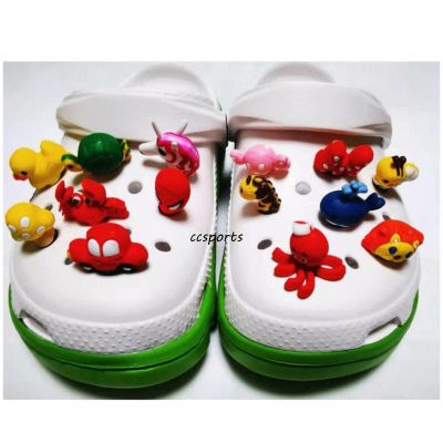 การ์ตูนฉลามดอกไม้เป็ด3D ตัดสำหรับ crocks Charm รถน่ารักสตรอเบอร์รี่ crocks jibbits Pins ผู้หญิงรองเท้าอุปกรณ์เสริมอุปกรณ์ตกแต่งตกแต่ง