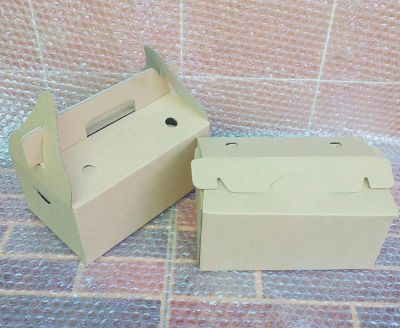 กล่อง มีหูหิ้ว แพค50 ใบ ขนาด 20x 12.5 x 9.5 ซม. (ความสูงรวมหูหิ้ว 19.5 ซม.) เหมาะใส่ ไก่ทอด ไก่ทอดบอนชอน ปาท่องโก๋ ผลิตโดย Box465