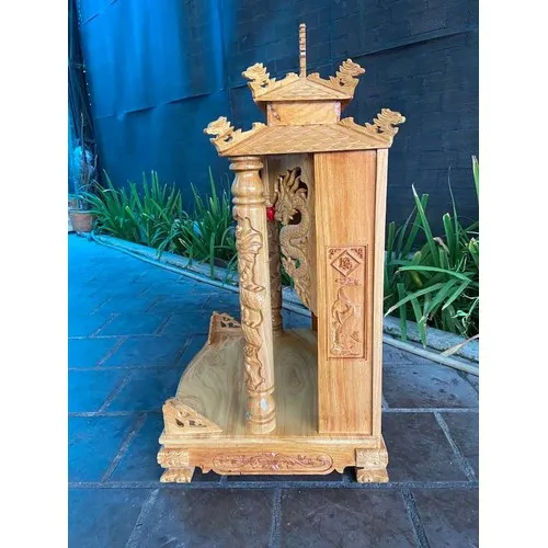 Bàn thờ thần tài ba mái chùa Song Long Chầu Nguyệt mẫu TT619 là một trong những tác phẩm nghệ thuật gỗ đẹp nhất và sắc sảo nhất hiện nay. Được chế tác từ những viên gỗ cao cấp, chiếc bàn thờ này càng làm tăng thêm sự linh thiêng và trang trọng cho bất kỳ không gian nào.