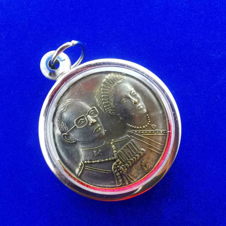 จี้เหรียญในหลวงพระราชนีเหรียญพระราชทานกรอบสแตนเลส