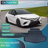 แผ่นรองวางรองเท้าบู๊ทรถยนต์สำหรับ Toyota Camry XV70 70 2018 ~ 2023แผ่นกันยางกรอบกันฝุ่นกันโคลนด้านหลังพรมอุปกรณ์ตกแต่งรถยนต์ด้านใน