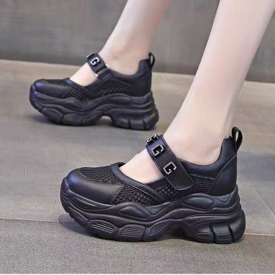 Meimingzi รองเท้าแตะเบาเพิ่มความสูงไม่เมื่อยเท้า 8.5 ซม. สุดที่มีพื้นหนาสีดำเพิ่มความสูงและระบายอากาศด้วยเน็ตผ้าไหม