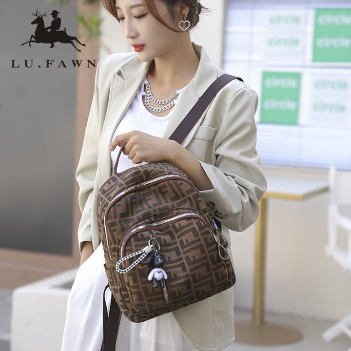 lufawn-กระเป๋าสะพายผู้หญิง-กระเป๋าสะพายหลังแฟชั่นใหม่ปี2022กระเป๋าเป้สะพายหลังจี้หมีน่ารักพิมพ์ลายตัวอักษรสีน้ำตาลเรียบง่ายสำหรับผู้หญิงสไตล์นักศึกษากระเป๋าผู้หญิงอินเทรนด์ทุกโอกาส-7167