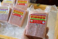 แหนมหม้อกระเทียมสด ขนาด500กรัม สูตรเข้มข้น เพิ่มกระเทียม??(สายทอง) ส่งตรงจากเชียงใหม่  ทานสดก็ได้ ทานสุกก็ดี อร่อยทุกเมนู