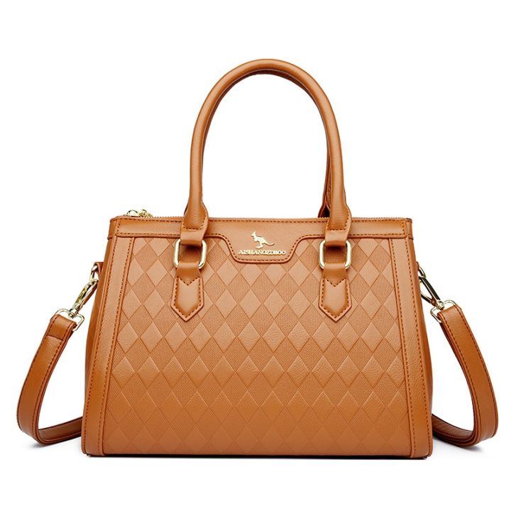 handbag-branded-กระเป๋า-2022-ใหม่กระเป๋าผู้หญิงเวอร์ชั่นเกาหลีทอรูปแบบกระเป๋าถือพร็อพผู้หญิงไหล่เดียวของ-messenger-กระเป๋าสตรีวัยกลางคน