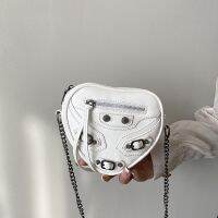 [COD] 2023 spring new love-shaped rivet chain motorcycle bag leisure trendy cool personality one-shoulder Messenger