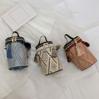 High Quality Straw Woven Bag Round Handbag Portable Metal Ring Chain Shoulder Travel