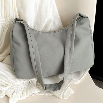 กระเป๋าใส่รักแร้ของผู้หญิงมีซิปแบบเรียบง่ายกระเป๋าโท้ทใส่สีทึบสำหรับเดินทางวันหยุดพักผ่อน