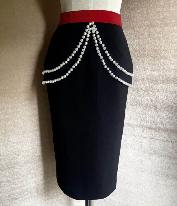 tawn-c-the-perfect-villain-collection-black-crepe-phoebe-skirt-with-pearl-embroidery-กระโปรงสอบผ้าเครปดำแต่งขอบแดงปักมุก