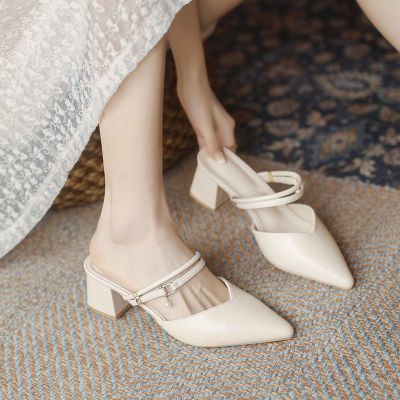 New style รองเท้าแตะปิดหัวผู้หญิงฤดูร้อนหนังนุ่มจริงครึ่งรองเท้าแตะสวมใส่ด้านนอก 2023 รองเท้าแตะส้นกลางส้นหนาแบบใหม่