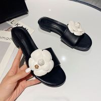 Designer Camellia Flower Slippers Women 2021 Sandalias Summer Lazy Shoes Ladies Ins Low Heels Metal Camellia Floral Slides Mujer