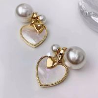 French high-end heart-shaped drop earring, brass and mother-of-pearl jewelry, simple temperament peach heart drop earring.