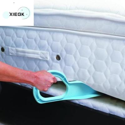 XIEGK พลาสติกทำจากพลาสติก ตัวยกที่นอน อุปกรณ์เคลื่อนย้ายเตียง การประหยัดแรงงาน เครื่องมือที่มีประโยชน์ สำหรับบ้าน