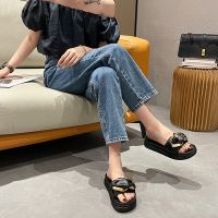 Hot sell New Style Round Toe Open Toe Sandals Womens Metal Big Chain Metal Buckle Decoration 2023 Summer Flat Slippers Fashion Flip Flops