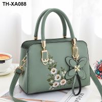 Han edition one shoulder bag female 2023 new fashionable joker worn lady embroidered big capacity