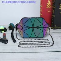 （READY STOCK）♤ Large Luminous Bag Rhombus Rhombus Bag New Student Girls Bag Geometric Bag Shell Cosmetic Bag Chain Single Messenger Bag YZ