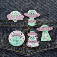 Badge Spaceship Cartoon Cat Brooches For Kids Lapel Pin Creative UFO Alien Enamel Pins Fashion Jewelry Clothes Decoration Gift