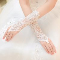 ♂▨ Delicate Beads Sequins Wedding Gloves Fingerless Ivory White Lace Bridesmaids Gloves Short Bridal Gloves Bride Accessories ST10