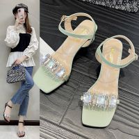 A word strap sandals high-heeled women summer with female models in the new diamond sandals to wear thick with sandals heels