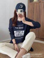 LI Qi Qi วาดแขนยาวพิมพ์ลายแบบลำลองสไตล์อเมริกัน T เสื้อเชิ้ตผู้หญิงฤดูใบไม้ร่วงสตรีทคอกลมความยาวปานกลางเสื้อตัวในผู้หญิง