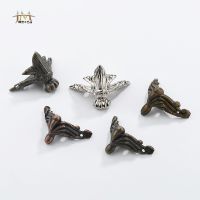 ﹍ﺴ 4PCS 40x30mm Antique Wood Box Feet Corner Protector Triangle Rattan Carved Decorative Bracket for Furniture Hardware Zinc Alloy