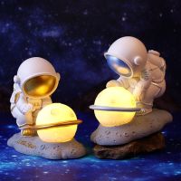 Astronaut Night Light Victory Salute Spaceman Resin Sculpture Living Room Children Bedroom Bedside Table Lamp Night Light Decor Creative Atmosphere Lamp For Friend Birthday Gift